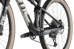 BMC VTT Carbone 29" - FOURSTROKE TWO - 2024 - Arctic Silver / Black 15 BMC VTT Carbone 29" - FOURSTROKE TWO - 2024 - Arctic Silver / Black -Le Coureur De Tete Magasin fourstroke two arctic silver black 6 1569305
