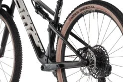 BMC VTT Carbone 29" - FOURSTROKE TWO - 2024 - Arctic Silver / Black 16 BMC VTT Carbone 29" - FOURSTROKE TWO - 2024 - Arctic Silver / Black -Le Coureur De Tete Magasin fourstroke two arctic silver black 7 1569306
