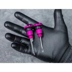 Muc-Off Kit De Réparation Des Pneus - Stealth Tubeless Puncture Plugs - Iridescent -Le Coureur De Tete Magasin muc off stealth tubeless puncture plugs pink 3 1102973 2