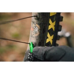 Peaty's X Chris King Valves Tubeless - MK2 - Lilas -Le Coureur De Tete Magasin peatys x chris king tubeless valves mk2 emerald 3 1494094