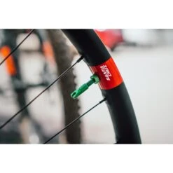 Peaty's X Chris King Valves Tubeless - MK2 - Lilas -Le Coureur De Tete Magasin peatys x chris king tubeless valves mk2 emerald 6 1494097