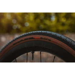 Schwalbe Pneu Pliable - G-ONE RS Evo Pneu Pliable - Super Race - V-Guard - TLE - 35-622 | Transparent Sidewall -Le Coureur De Tete Magasin schwalbe g one rs transparent sidewall mounted side 1523485