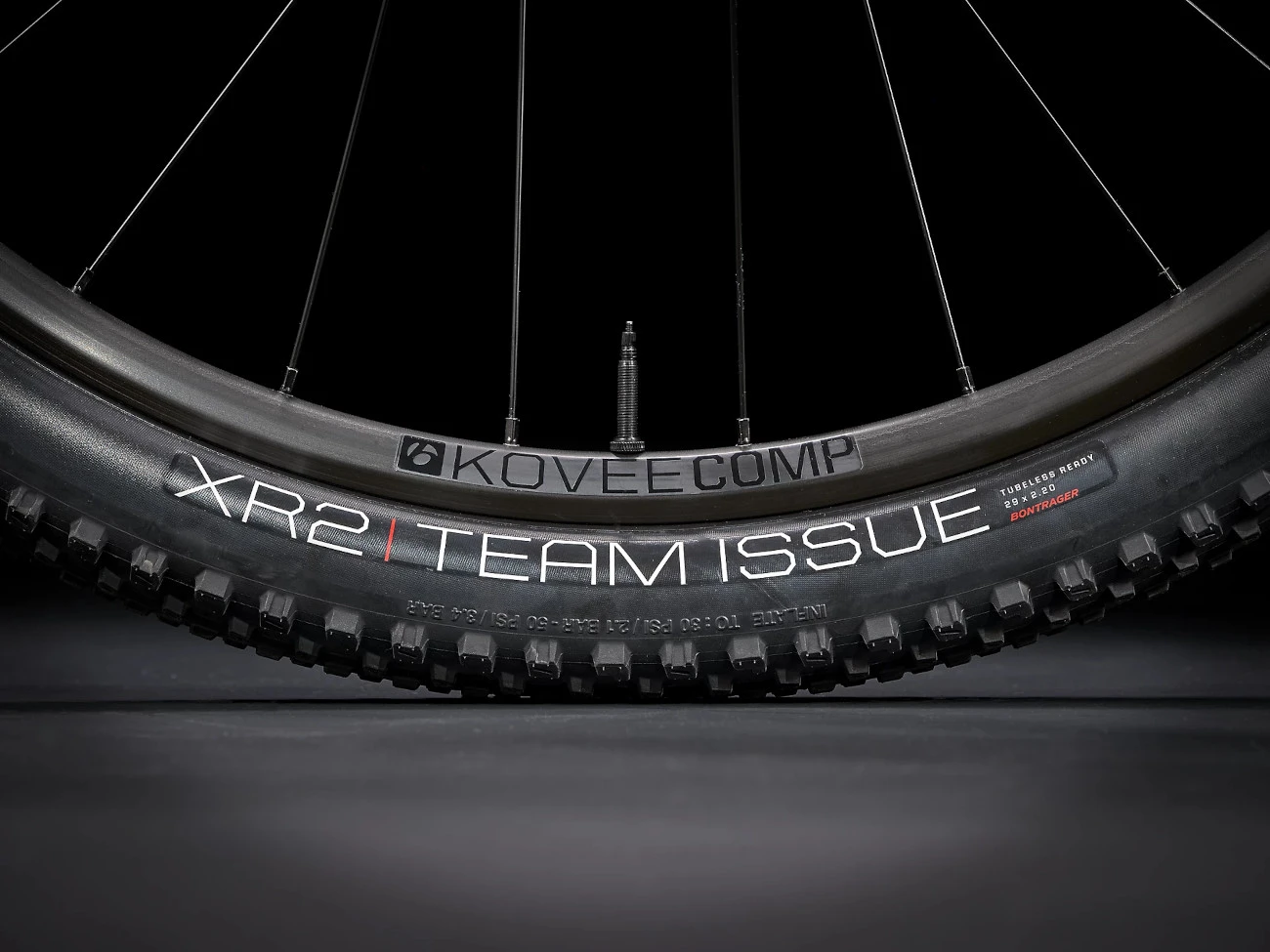 Trek SUPERCALIBER 9.6 SLX/Deore VTT - 2023 - Radioactive Red /Trek Black 12 Trek SUPERCALIBER 9.6 SLX/Deore VTT - 2023 - Radioactive Red /Trek Black – Image 12