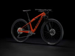 Trek SUPERCALIBER 9.6 SLX/Deore VTT - 2023 - Radioactive Red /Trek Black 14 Trek SUPERCALIBER 9.6 SLX/Deore VTT - 2023 - Radioactive Red /Trek Black -Le Coureur De Tete Magasin supercaliber96 portrait 1045735