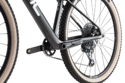 BMC TWOSTROKE 01 TWO - 29" VTT En Carbone - 2023 - Anthracite Prisma / White -Le Coureur De Tete Magasin twostroke 01 two iri wht blk detail 02 1412472